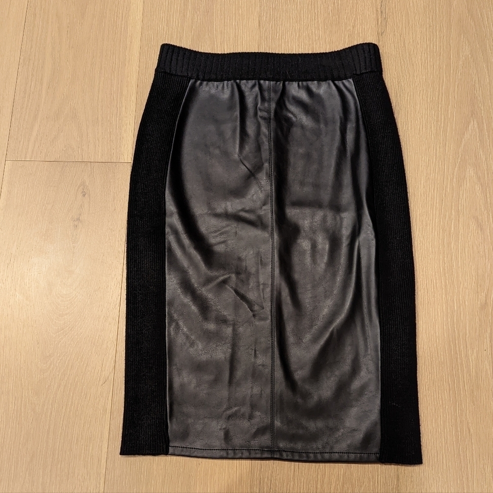 Elegant Black Pencil Skirt